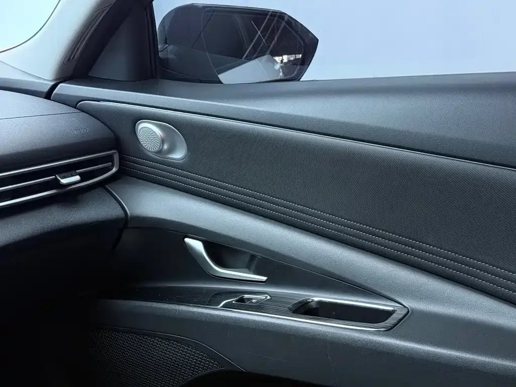 Hyundai Elantra — фото 8