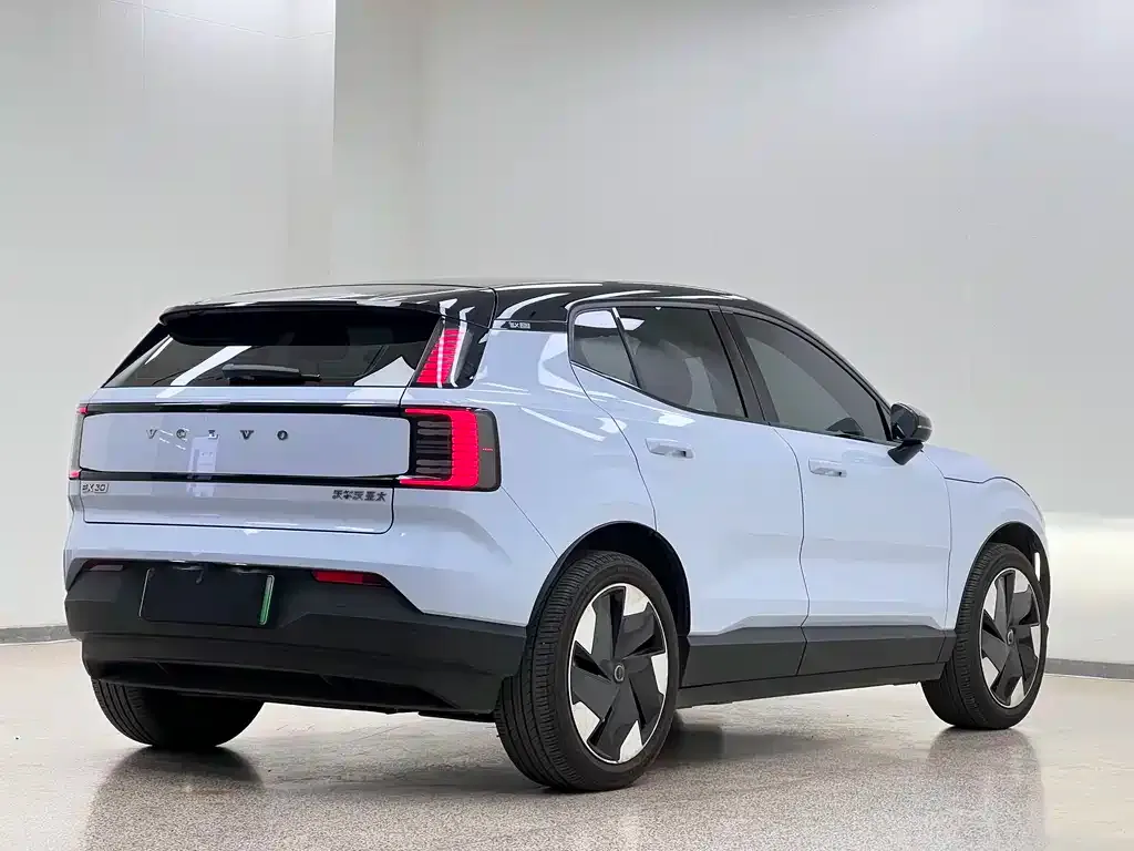 Volvo EX30 — фото 10