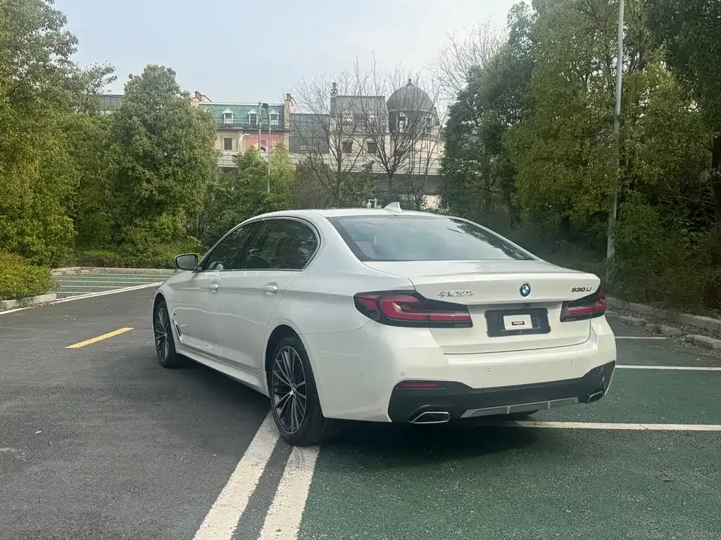 BMW 5 Series — фото 10