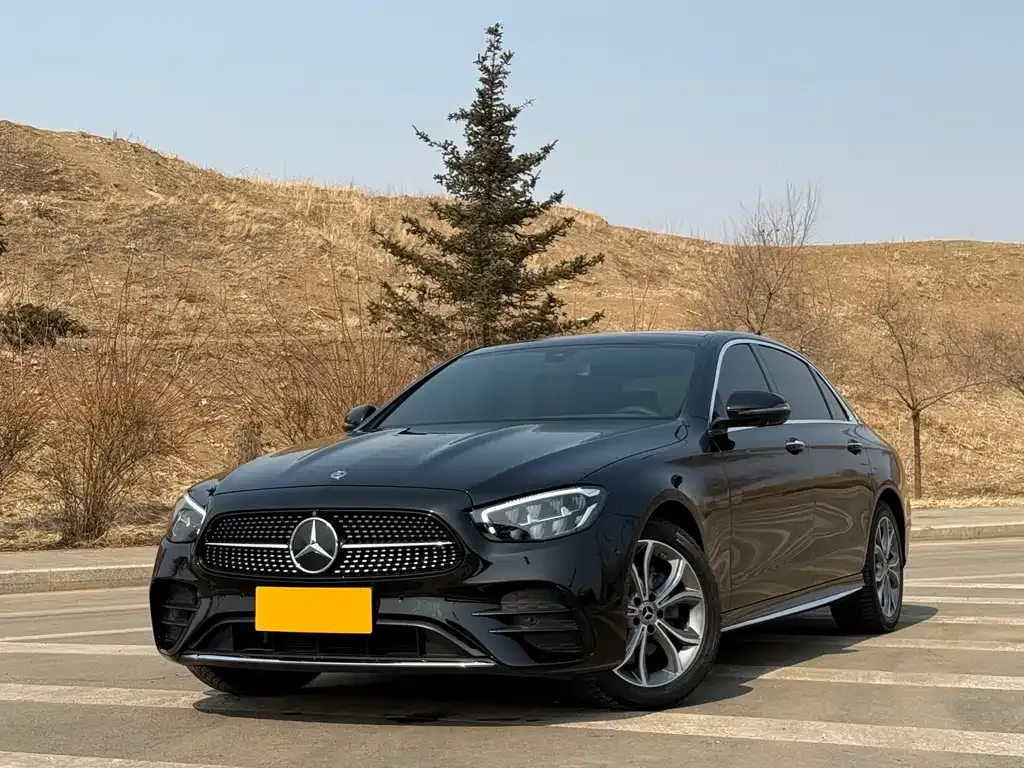 Mercedes-Benz E-Class — фото 1