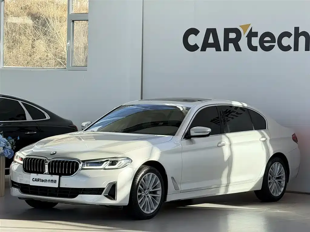 BMW 5 Series — фото 1