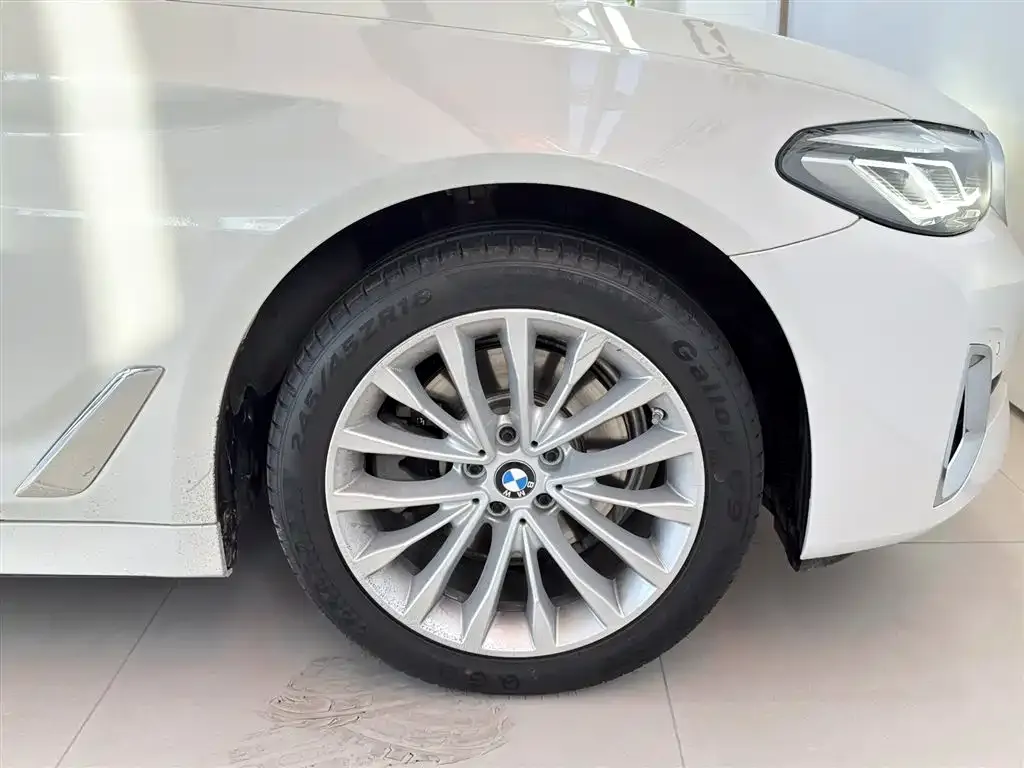 BMW 5 Series — фото 9