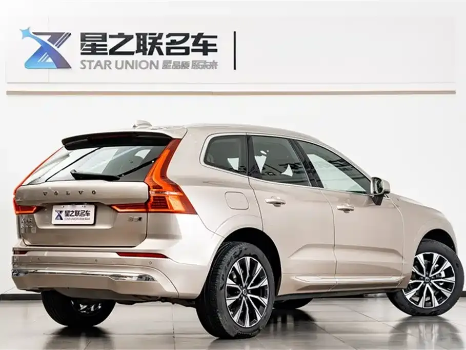 Volvo XC60 — фото 8