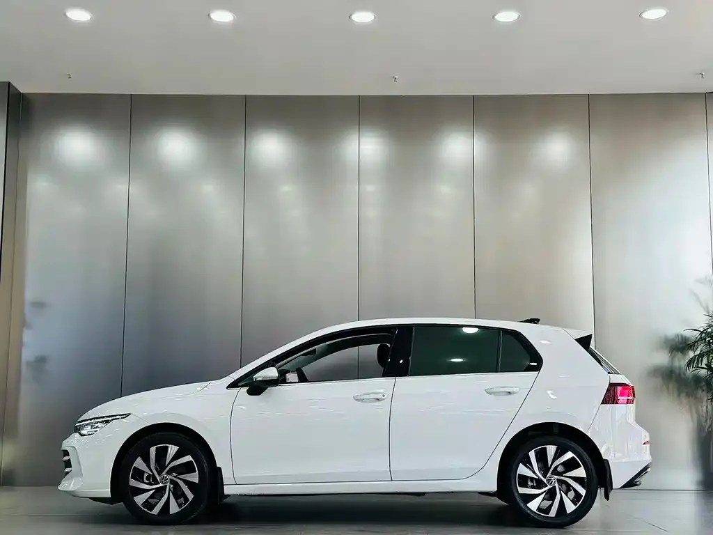 Volkswagen Golf 2025 из CN, фото 4