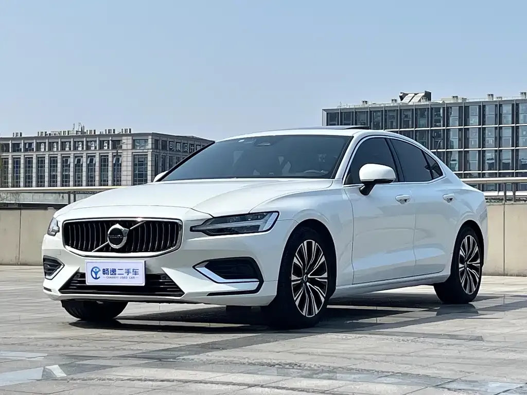 Volvo S60 — фото 1