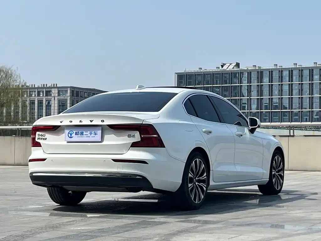 Volvo S60 — фото 4