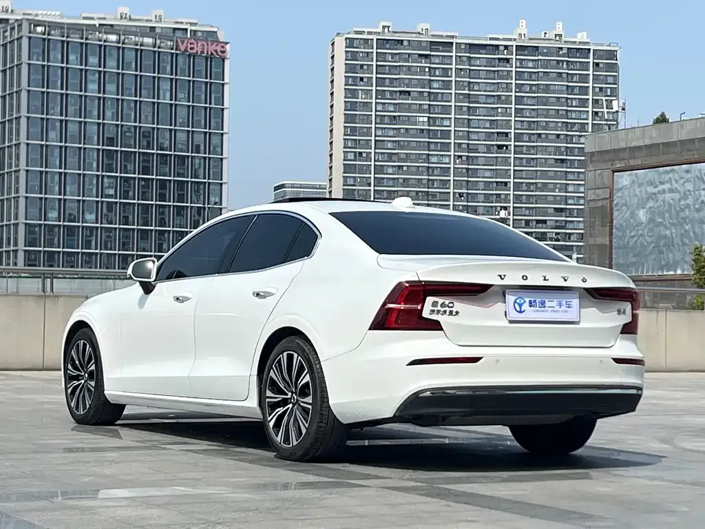 Volvo S60 — фото 10