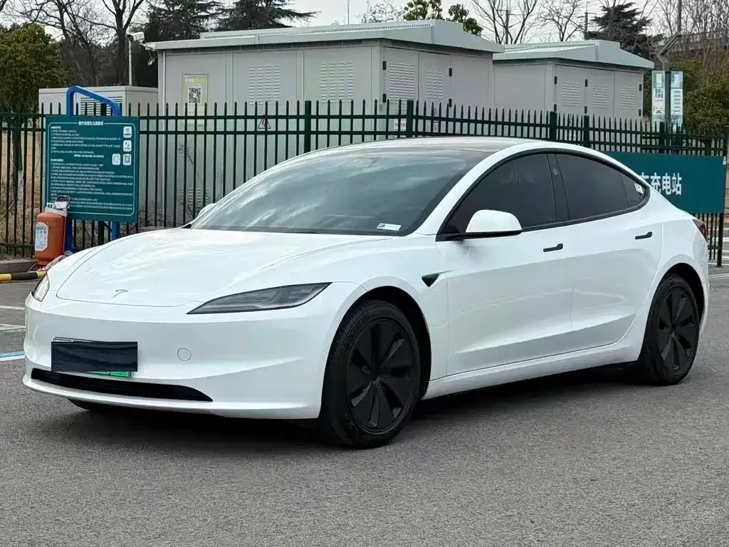 Tesla Model 3 — фото 1