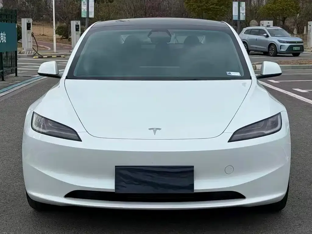 Tesla Model 3 — фото 9