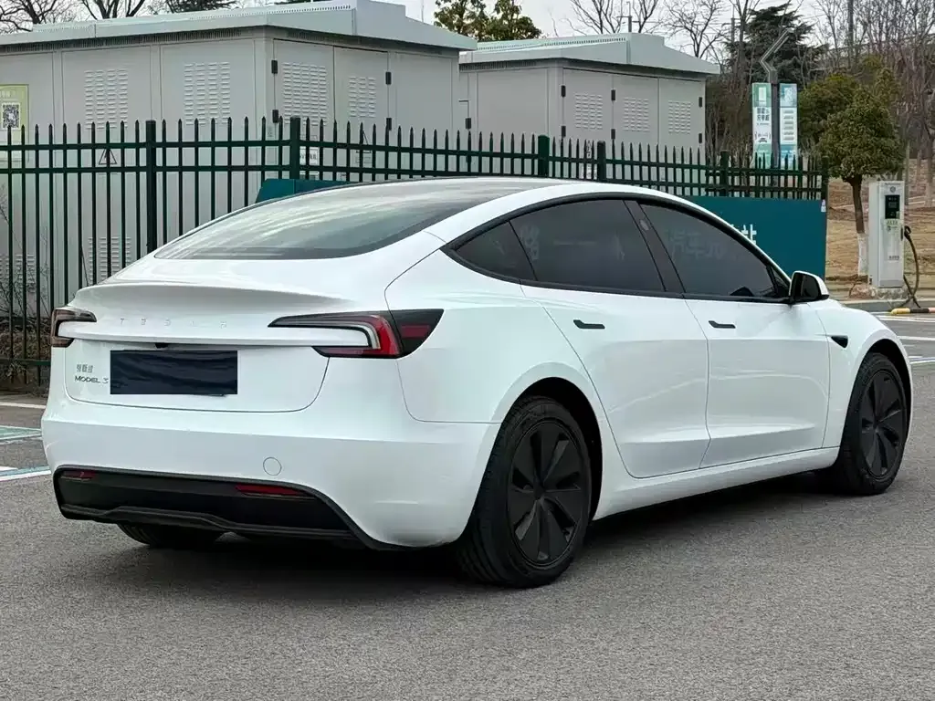 Tesla Model 3 — фото 4
