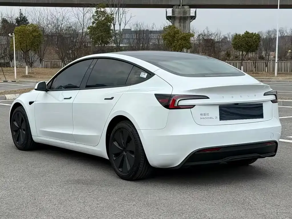 Tesla Model 3 — фото 10