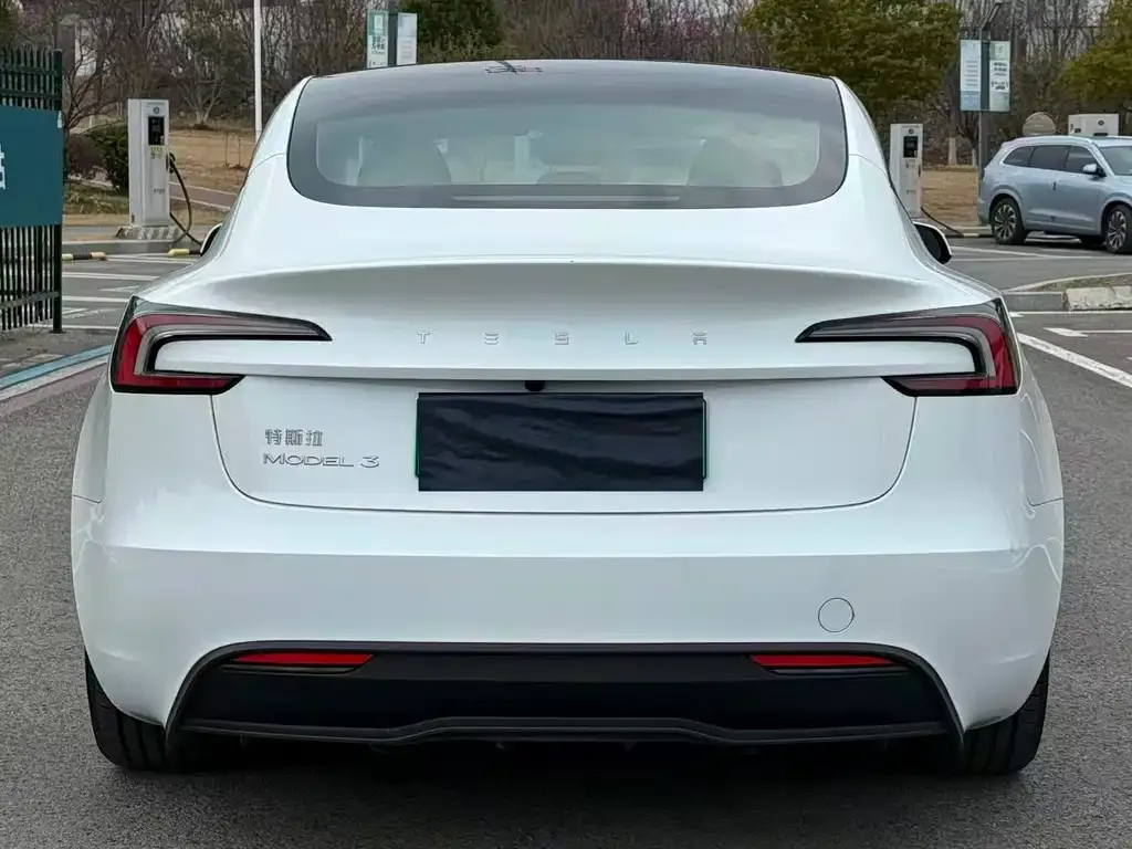 Tesla Model 3 — фото 8