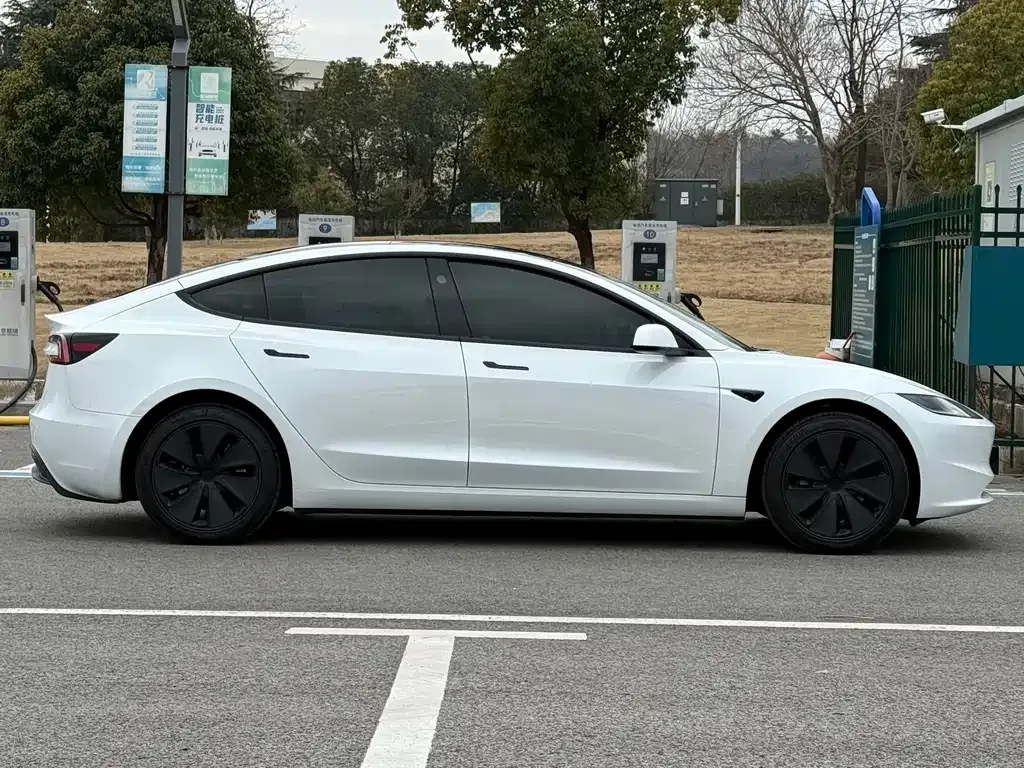 Tesla Model 3 — фото 6