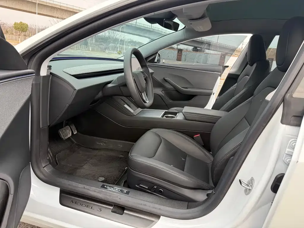Tesla Model 3 — фото 3