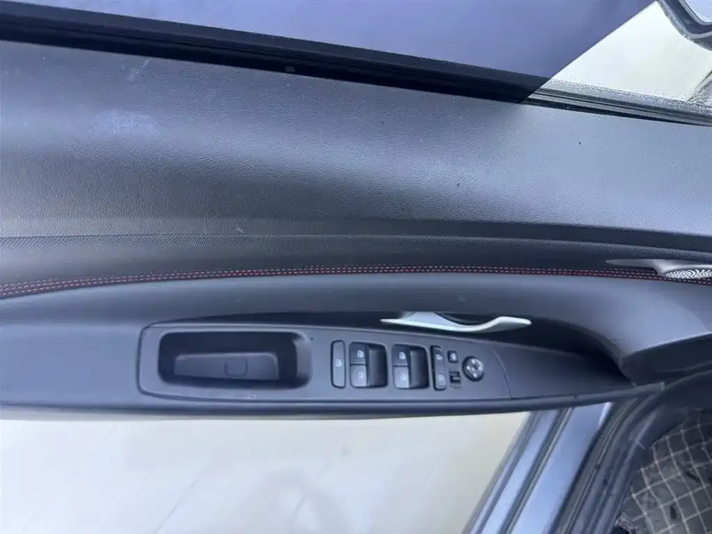 Hyundai Elantra — фото 7