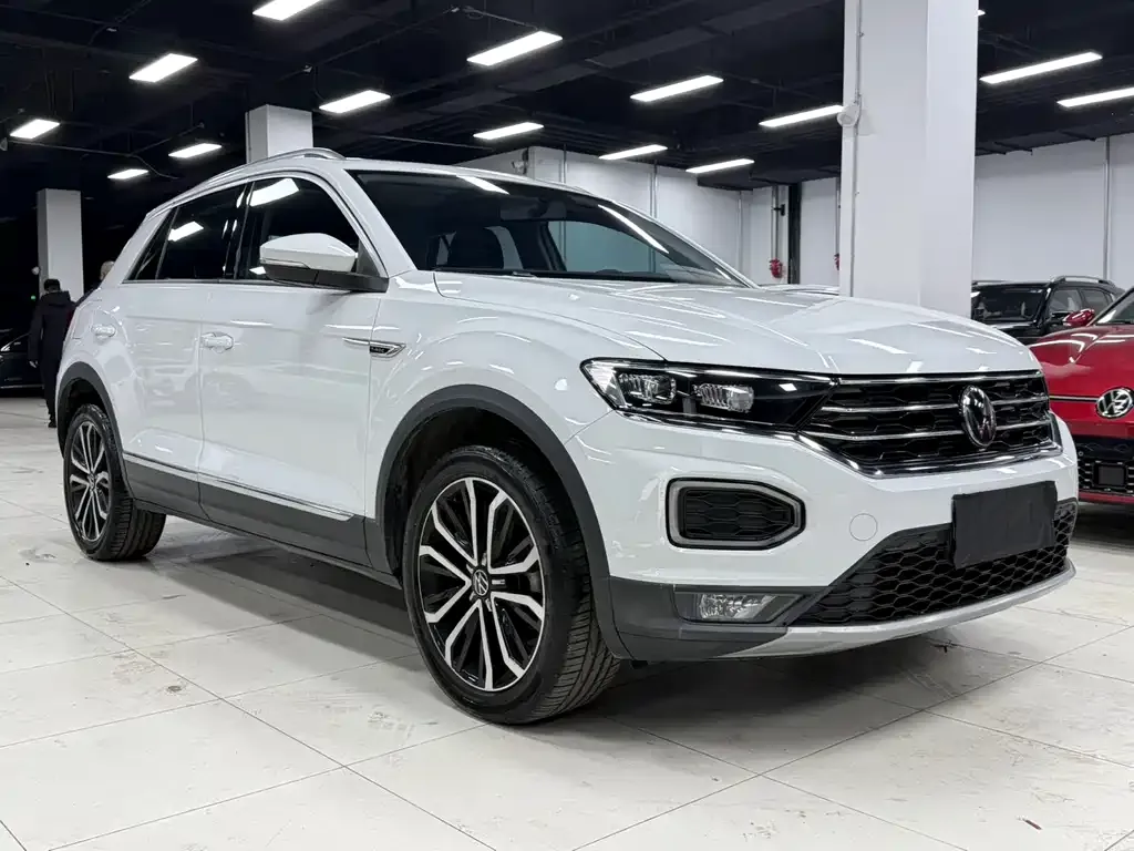 Volkswagen T-Roc — фото 9