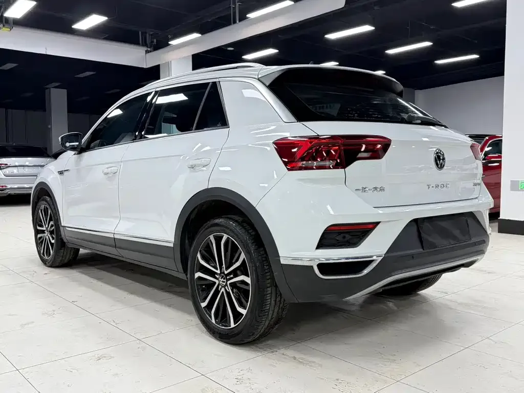 Volkswagen T-Roc — фото 10