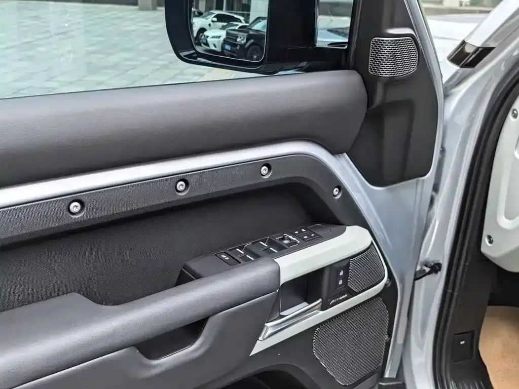 Land Rover Defender — фото 8