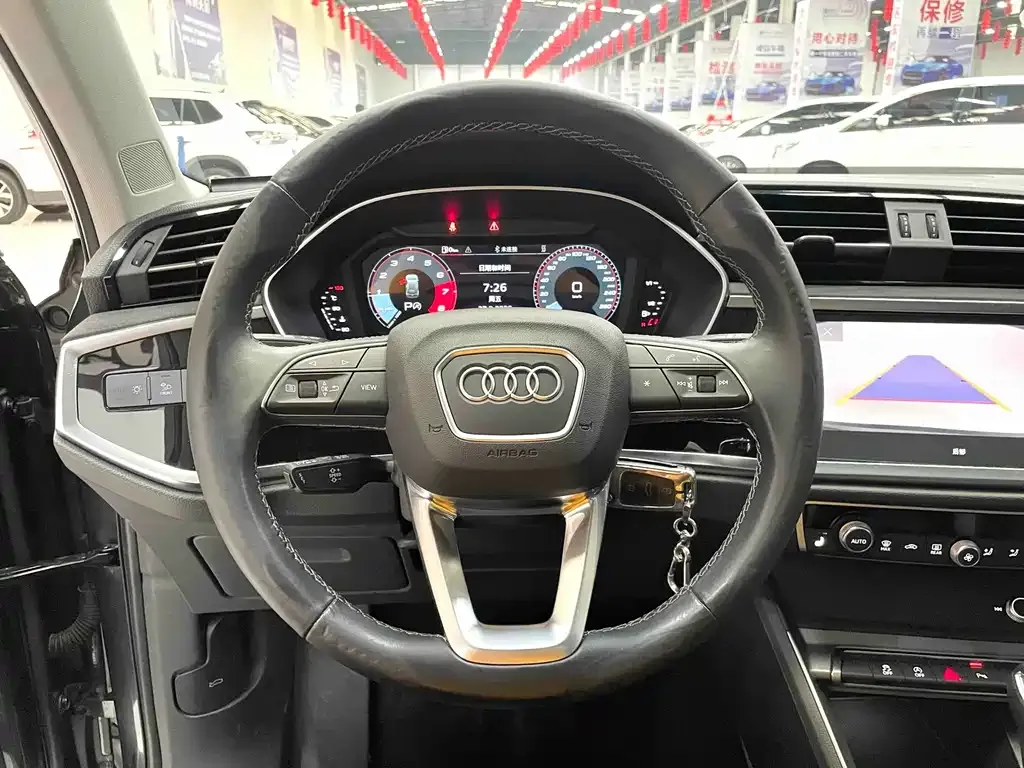 Audi Q3 — фото 9