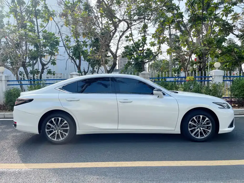 Lexus ES 2025 из CN, фото 7