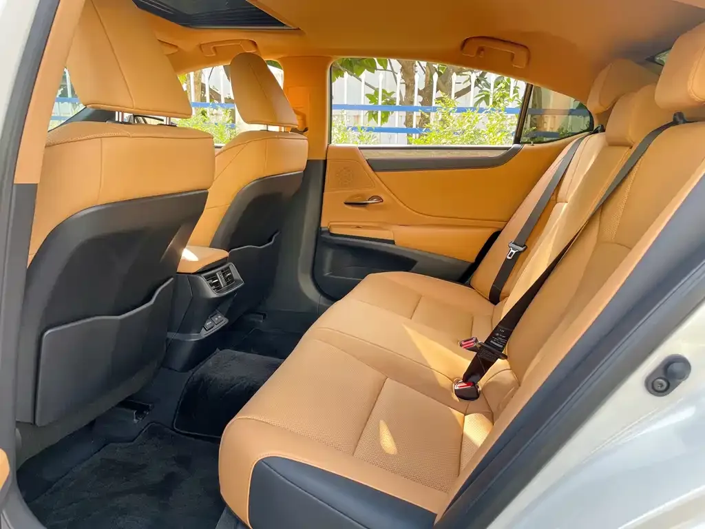 Lexus ES 2025 из CN, фото 2