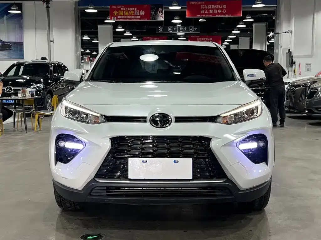 Toyota Wildlander — фото 1