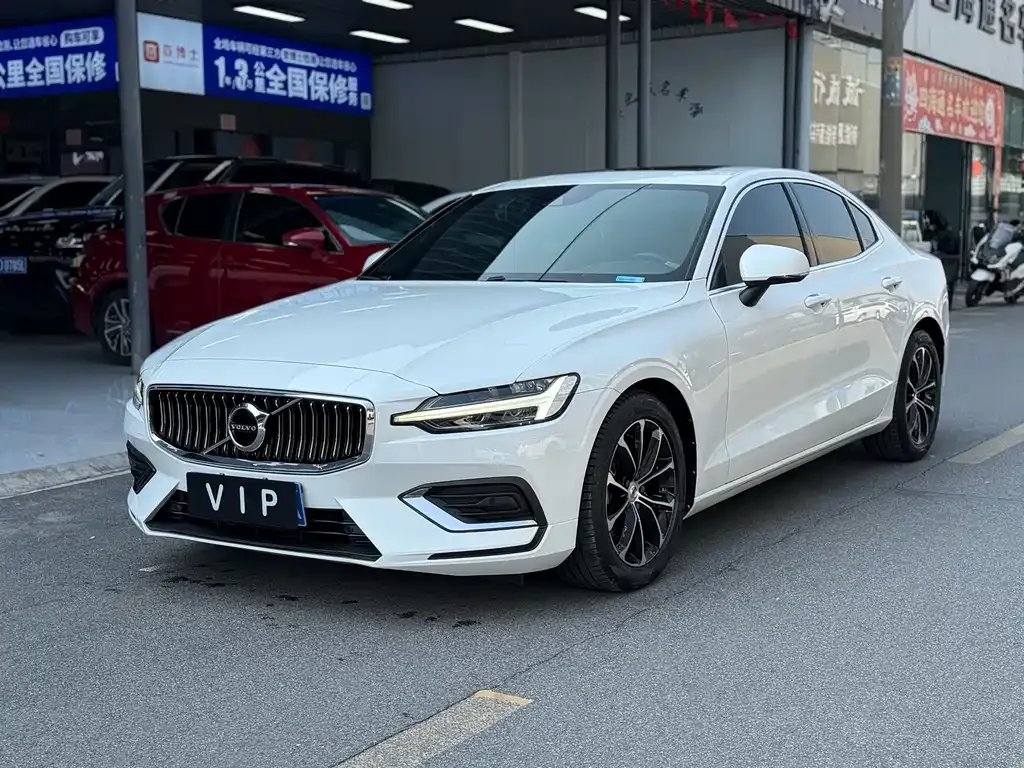 Volvo S60 2022 из CN, фото 1