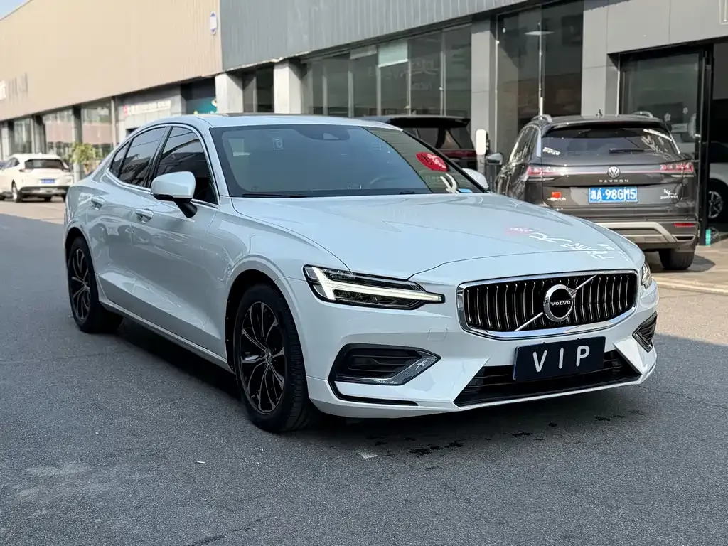 Volvo S60 2022 из CN, фото 5