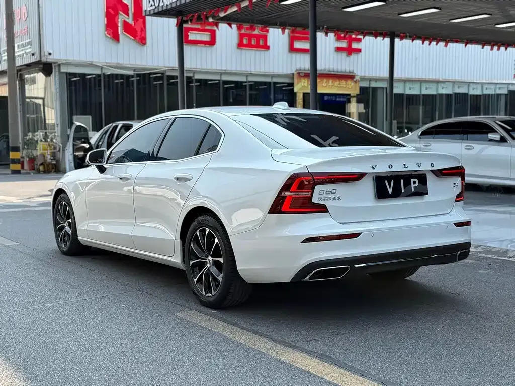 Volvo S60 2022 из CN, фото 8