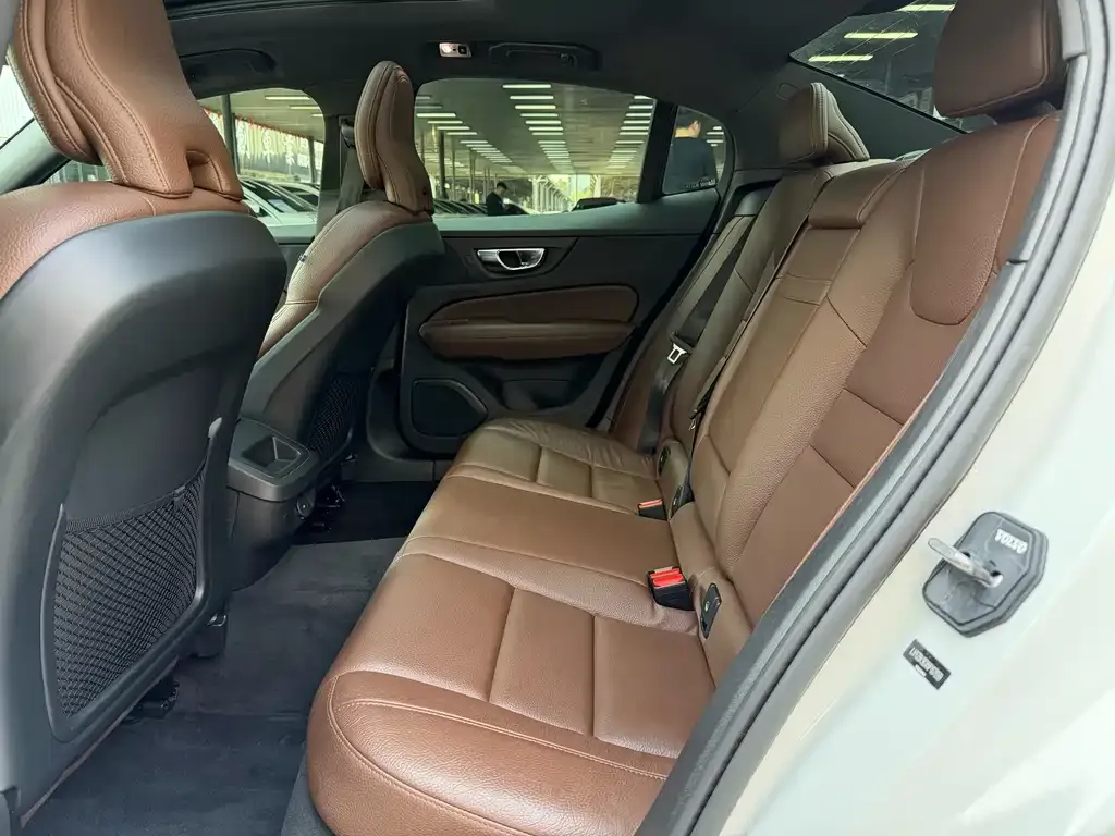 Volvo S60 2022 из CN, фото 6