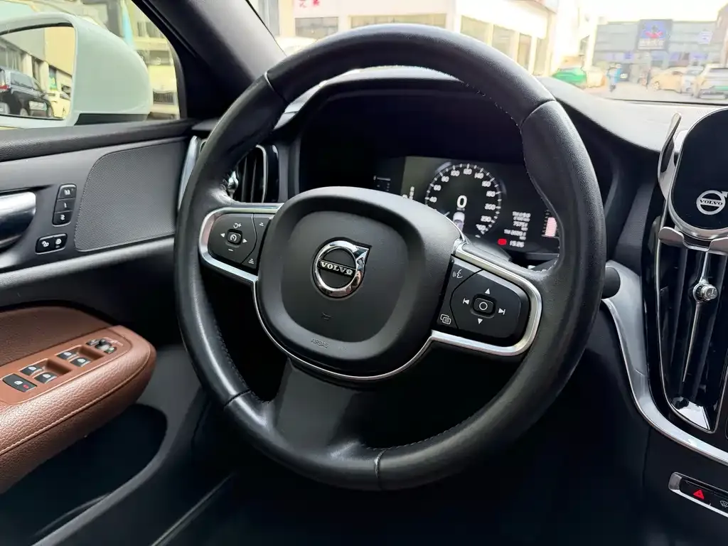 Volvo S60 2022 из CN, фото 4