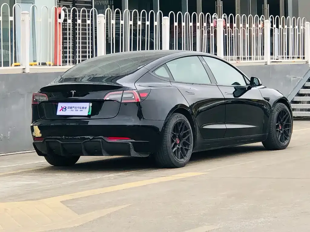Tesla Model 3 — фото 10