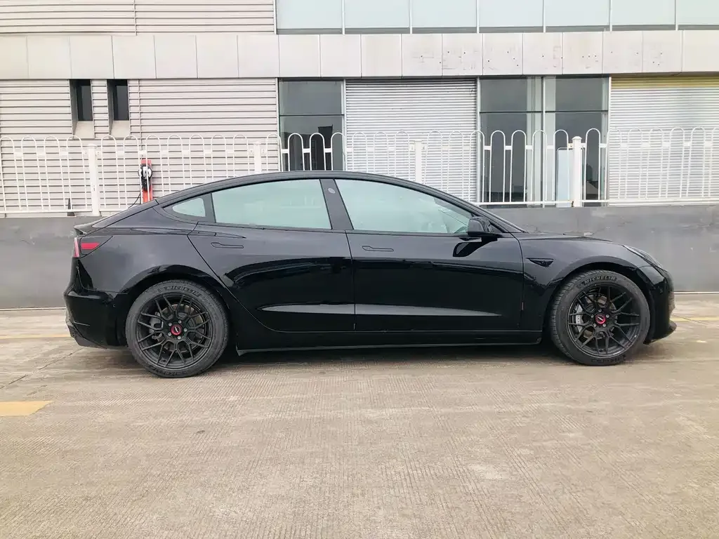 Tesla Model 3 — фото 6