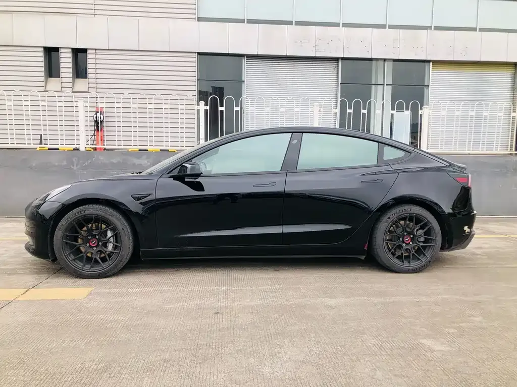 Tesla Model 3 — фото 9
