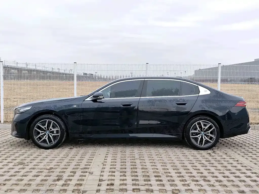 BMW i5 — фото 4