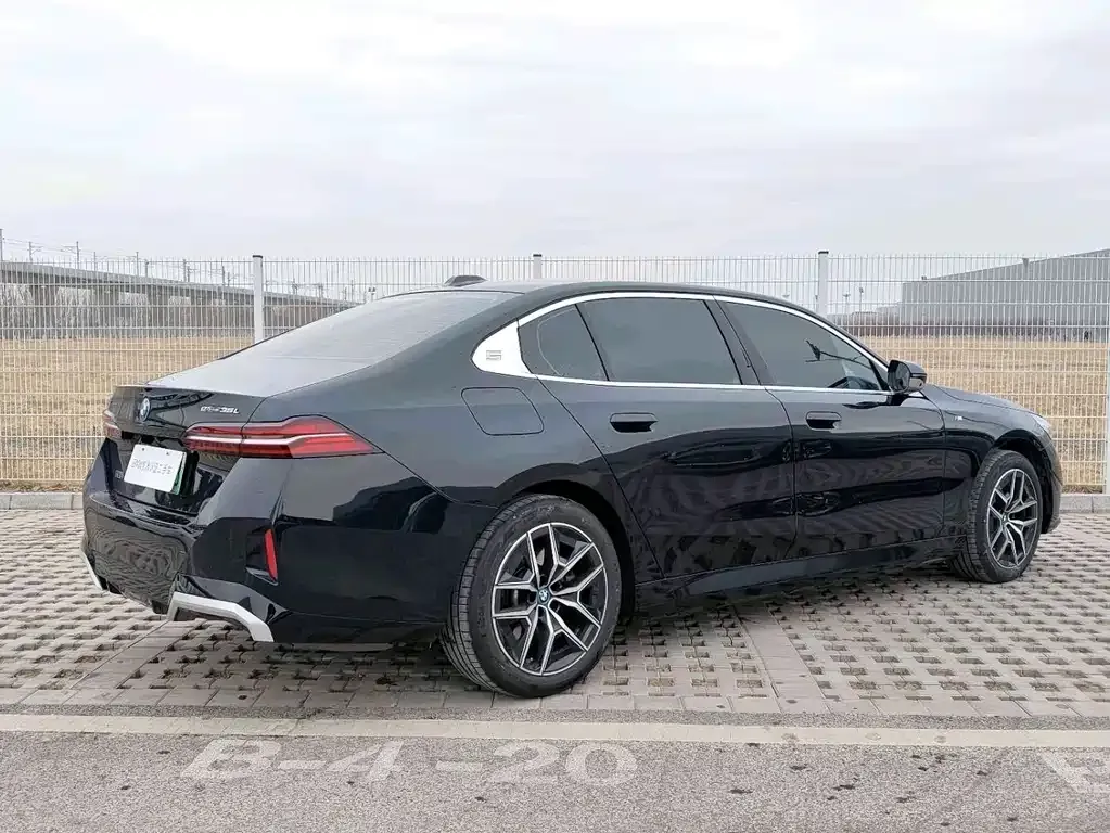 BMW i5 — фото 7