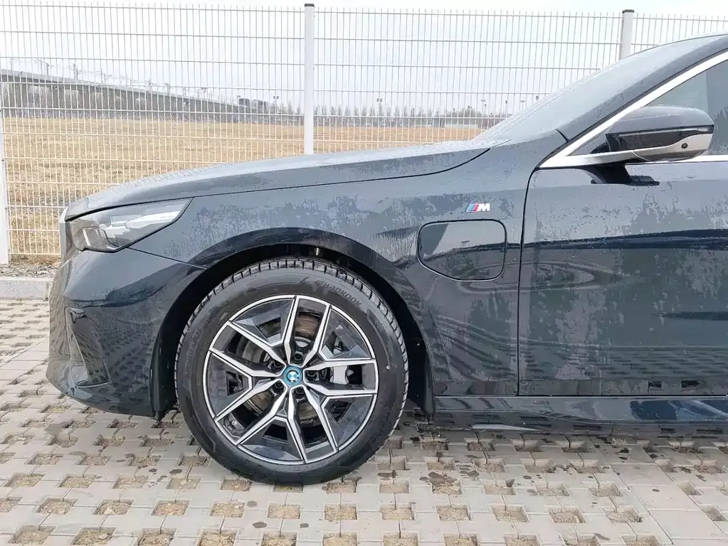 BMW i5 — фото 2