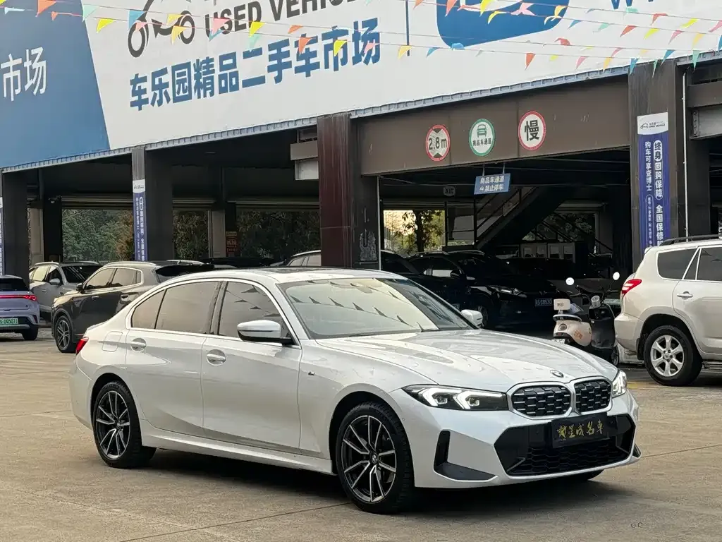 BMW 3 Series 2023 из CN, фото 2
