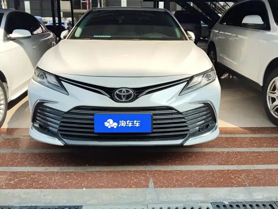 Toyota Camry — фото 7