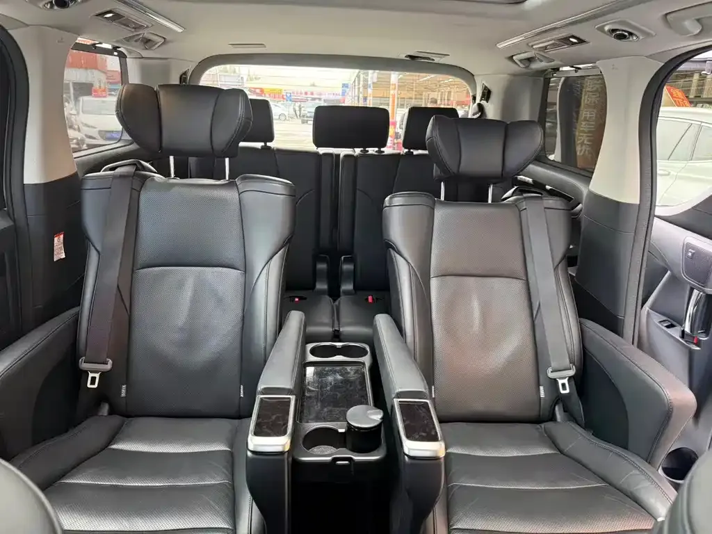 Toyota Vellfire — фото 5