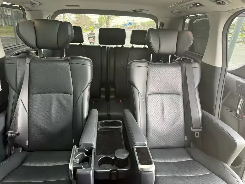 Toyota Vellfire — фото 9