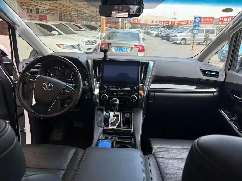 Toyota Vellfire — фото 7