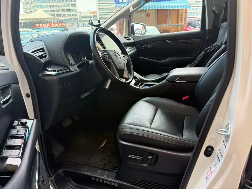 Toyota Vellfire — фото 8