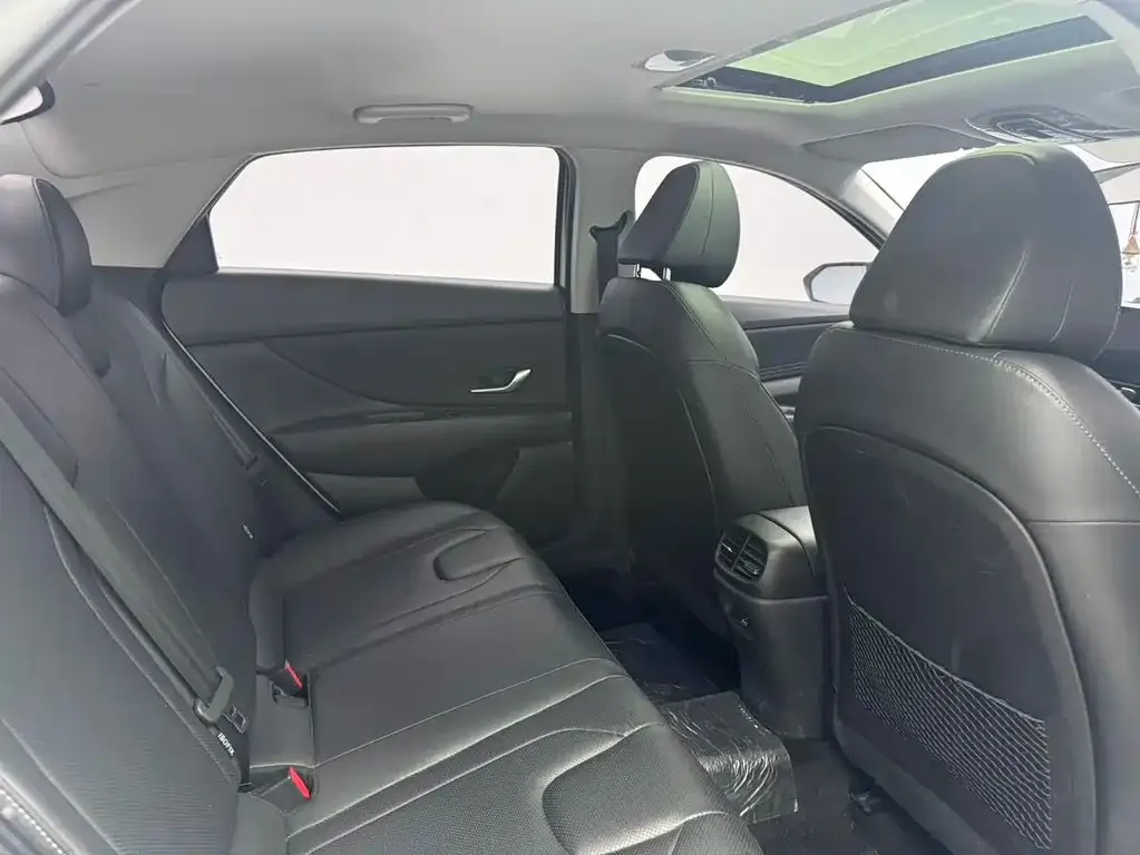 Hyundai Elantra 2022 из CN, фото 4