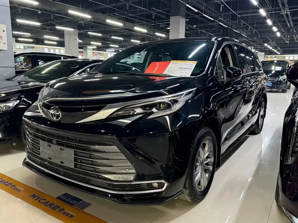 Toyota Sienna — фото 1