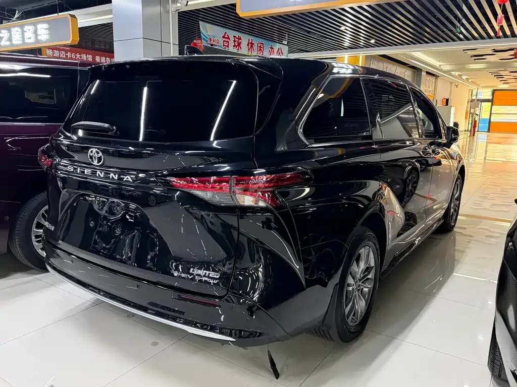 Toyota Sienna — фото 6