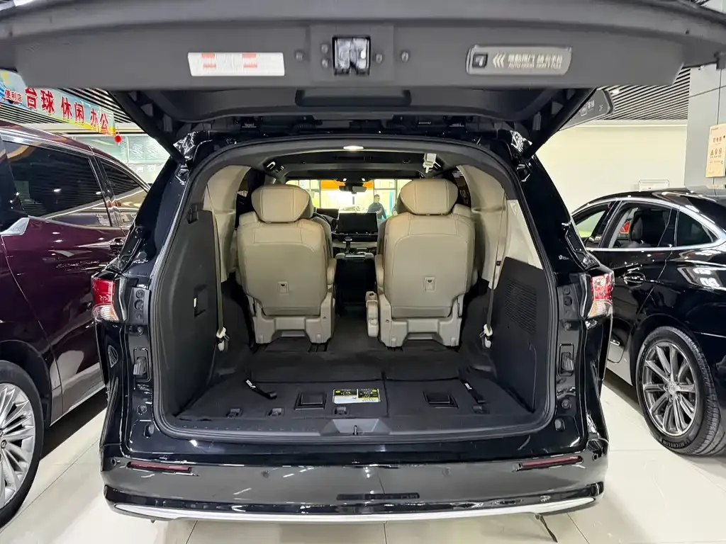 Toyota Sienna — фото 5