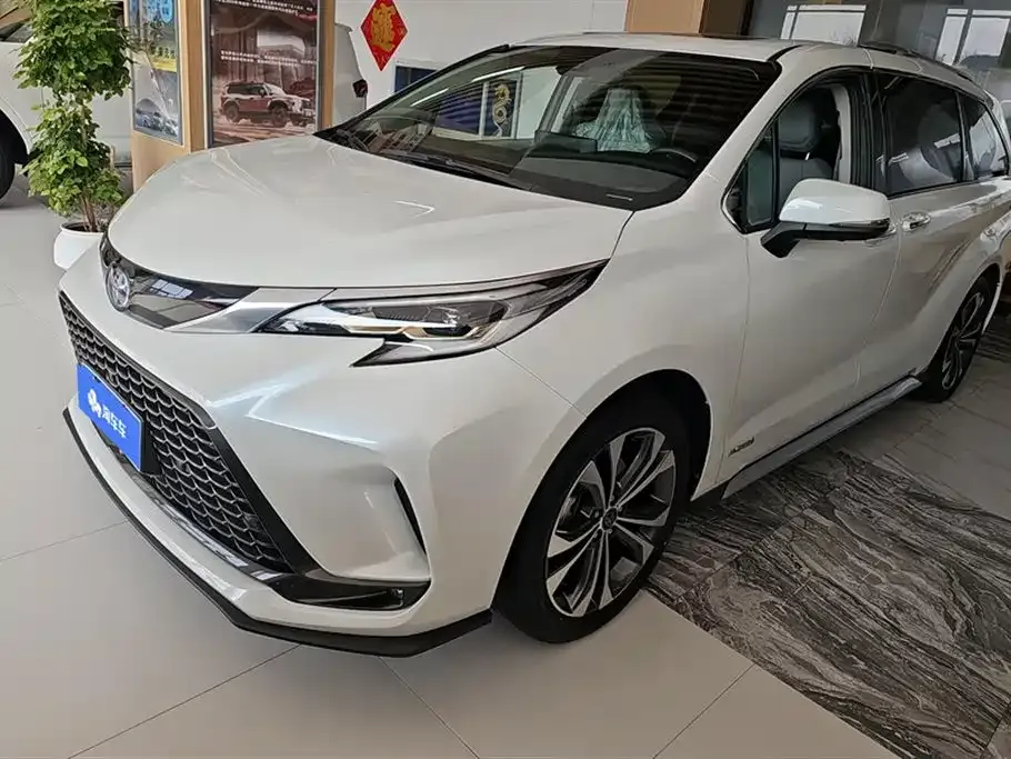 Toyota Granvia — фото 1