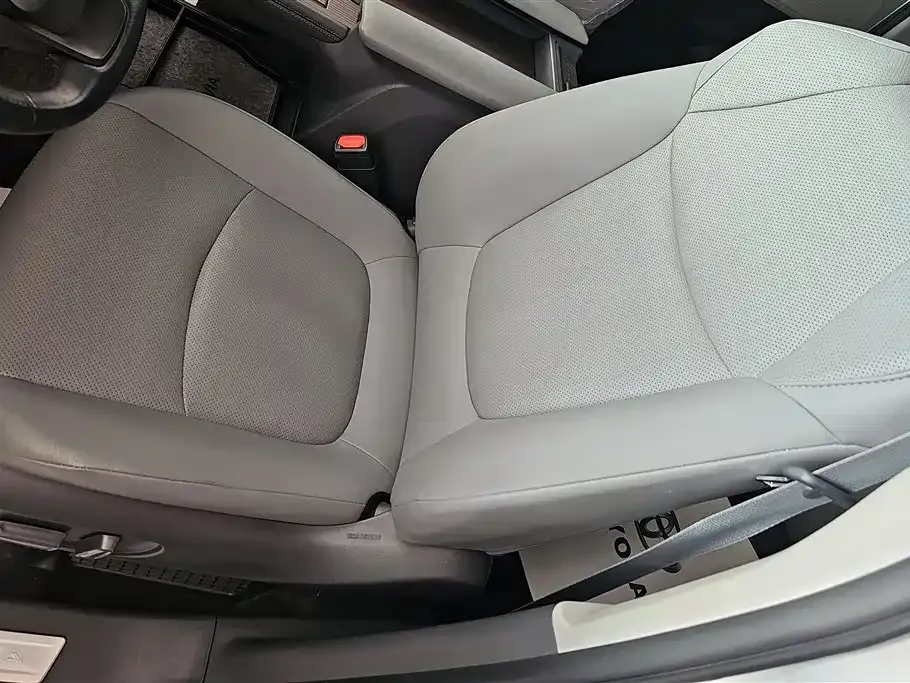 Toyota Granvia — фото 10