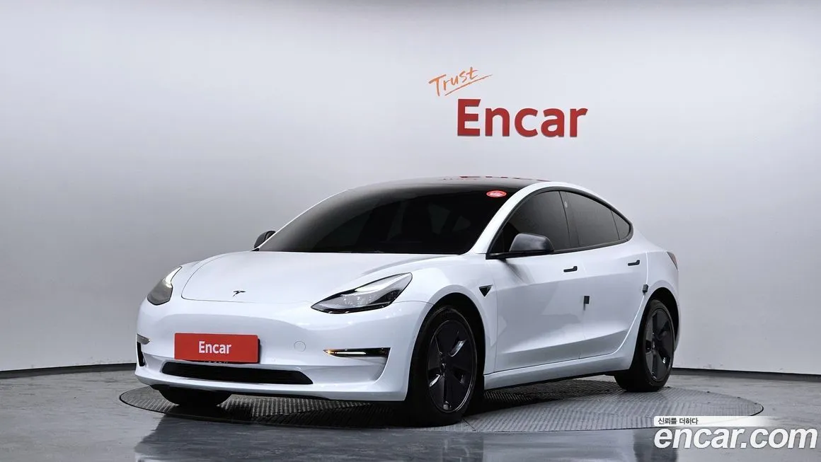 Tesla Model 3 — фото 1